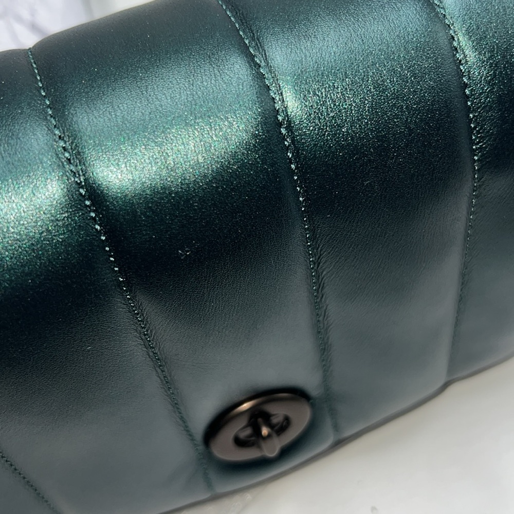 💚🪅NWT COACH DINKY 18 QUILTED BAG IN METALLIC DARK GREEN - Picture 10 of 15